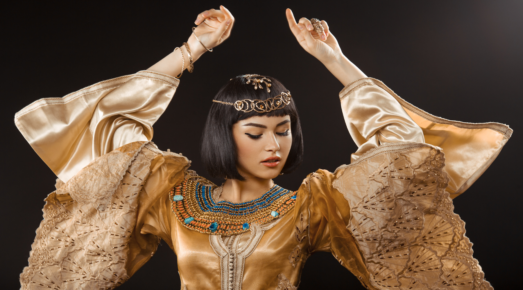 Cleopatra: The Enigmatic Queen – A Riveting Chronicle of Power, Intrigue, and Legacy